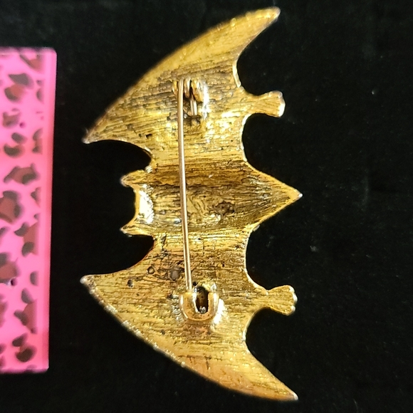 NWOT Crystal Bat Brooch by Betsey Johnson - Picture 5 of 5